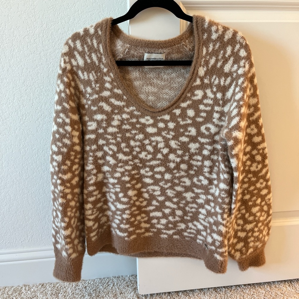 Abercrombie & Fitch Brown and White Sweater